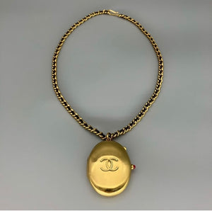 Rare 95A Vintage Chanel Gold Plated Locket Pill Case Necklace