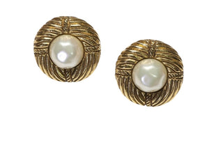 Chanel Vintage 1970-1981 Round Gold Pearl Clip On Earrings
