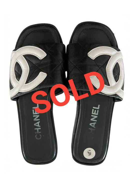 Chanel 05C 2005 Cruise Black and White Quilted Leather Cambon Slides US 5