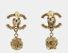 Load image into Gallery viewer, Rare Chanel Lime Crystal 12A 2012 Fall CC Drop Clip On Earrings