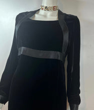 Load image into Gallery viewer, Exquisite New Unworn Chanel 19A 2019 Fall Paris-Egypt Métiers D’ Art Runway CHANEL Letters Pearl Necklace