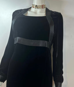 Exquisite New Unworn Chanel 19A 2019 Fall Paris-Egypt Métiers D’ Art Runway CHANEL Letters Pearl Necklace