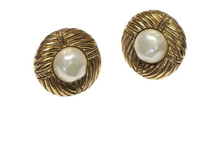 Chanel Vintage 1970-1981 Round Gold Pearl Clip On Earrings
