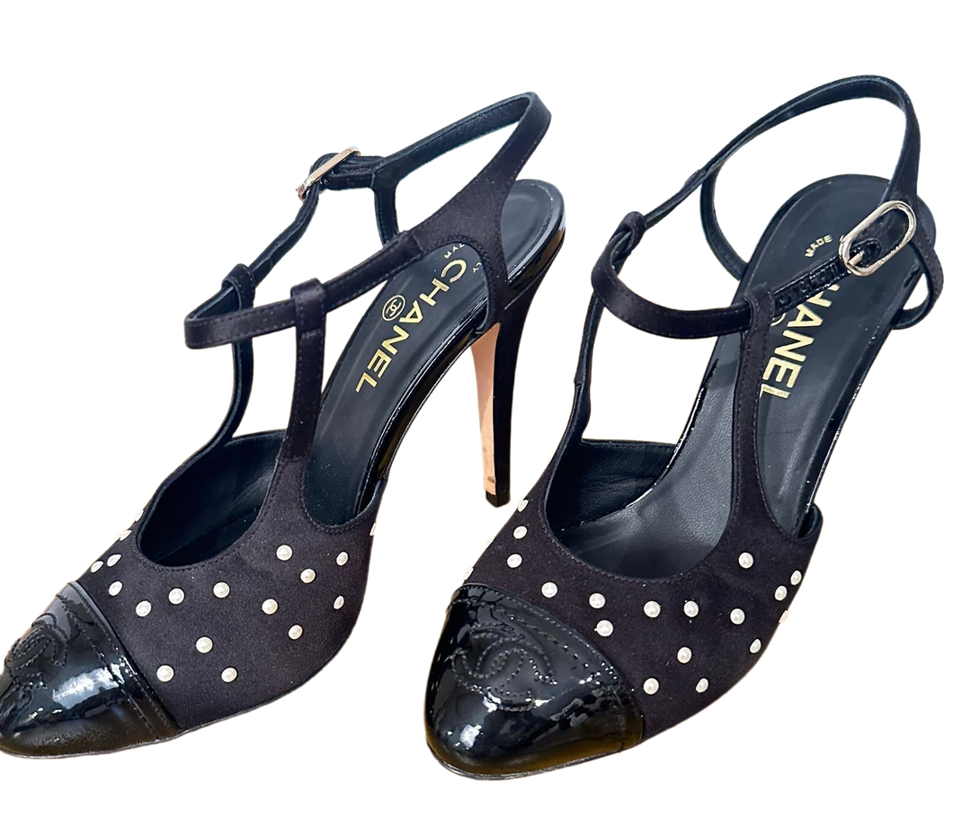 CHANEL High Heels Shoes Black Leather CC Logo Size 39 US 8.5 Netaporter