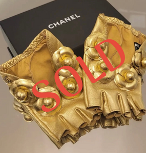 Chanel 2020 New in Box Gold Metallic Camellia Appliqué Fingerless Gloves Size 8