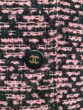 Load image into Gallery viewer, 95P, 1995 Spring Vintage Chanel Pink Black Boucle Wool Tweed Dress Jacket Blazer US 6