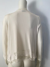 Load image into Gallery viewer, Chanel 06P 2006 Spring White Knit Lace Cardigan FR 40 US 2/4