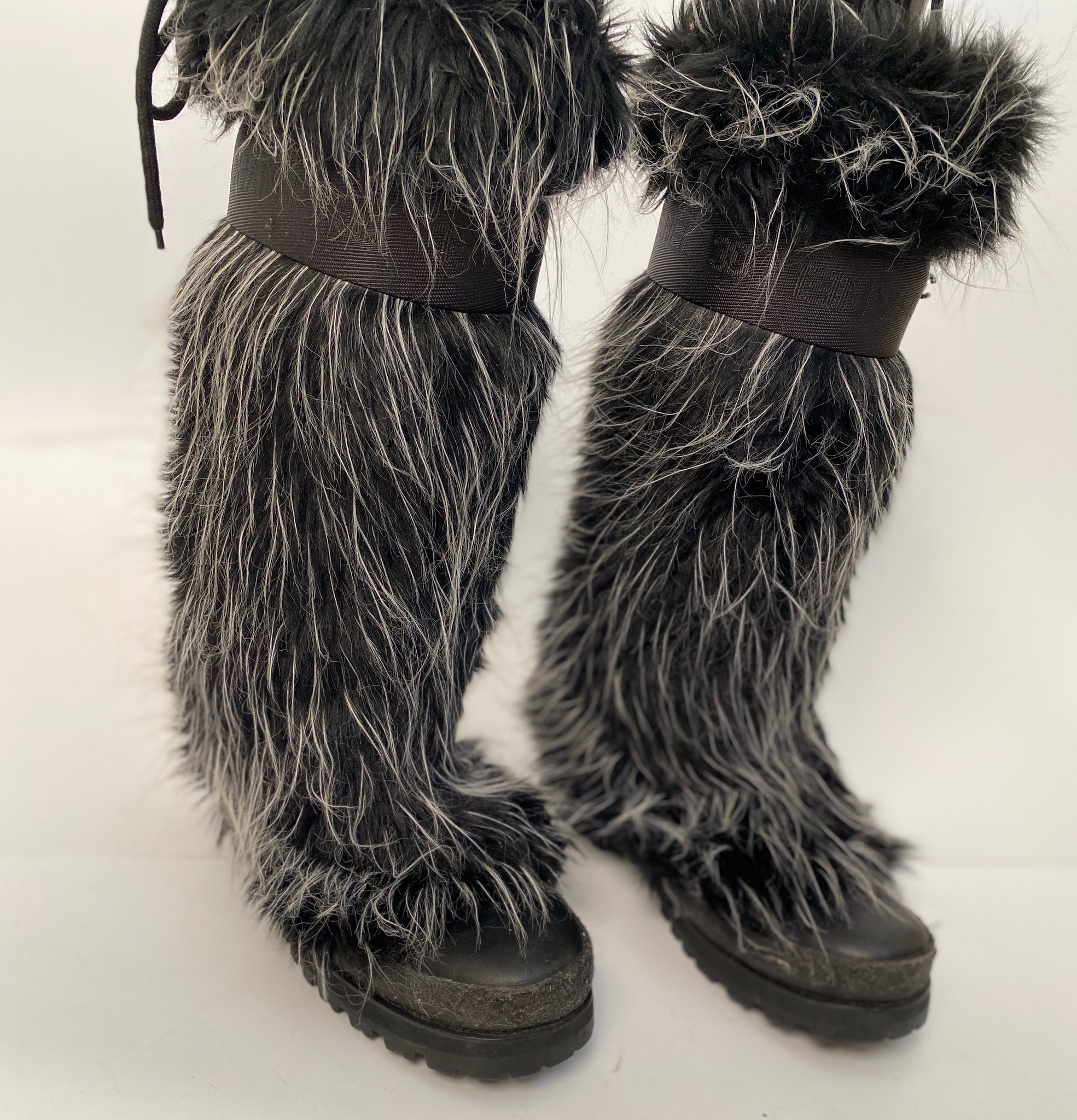 Chanel vintage 2002 Fantasy Fur Yeti gray knee high snow boots US