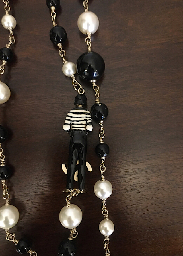 coco chanel pearls necklace