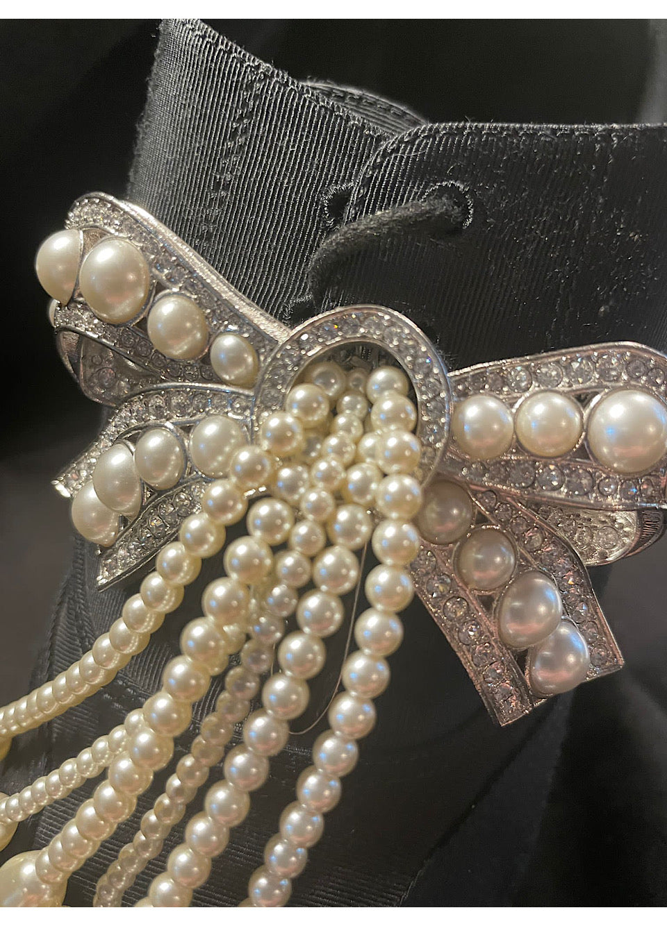 Chanel vintage pearl brooch - Gem