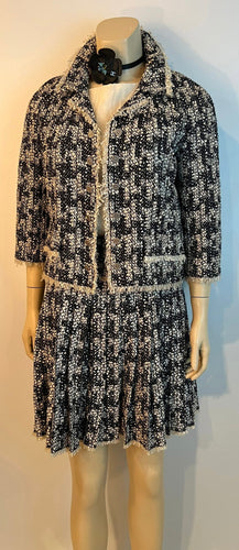 Chanel Vintage Haute Couture 1970s Blue Jasmine White Navy Tweed Jacket Suit