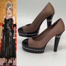 Load image into Gallery viewer, Chanel 2009 Fall 09A Paris Moscow Bicolor Patent Leather Satin Pearls Platform Heel Pumps EU 40 US 9/9.5