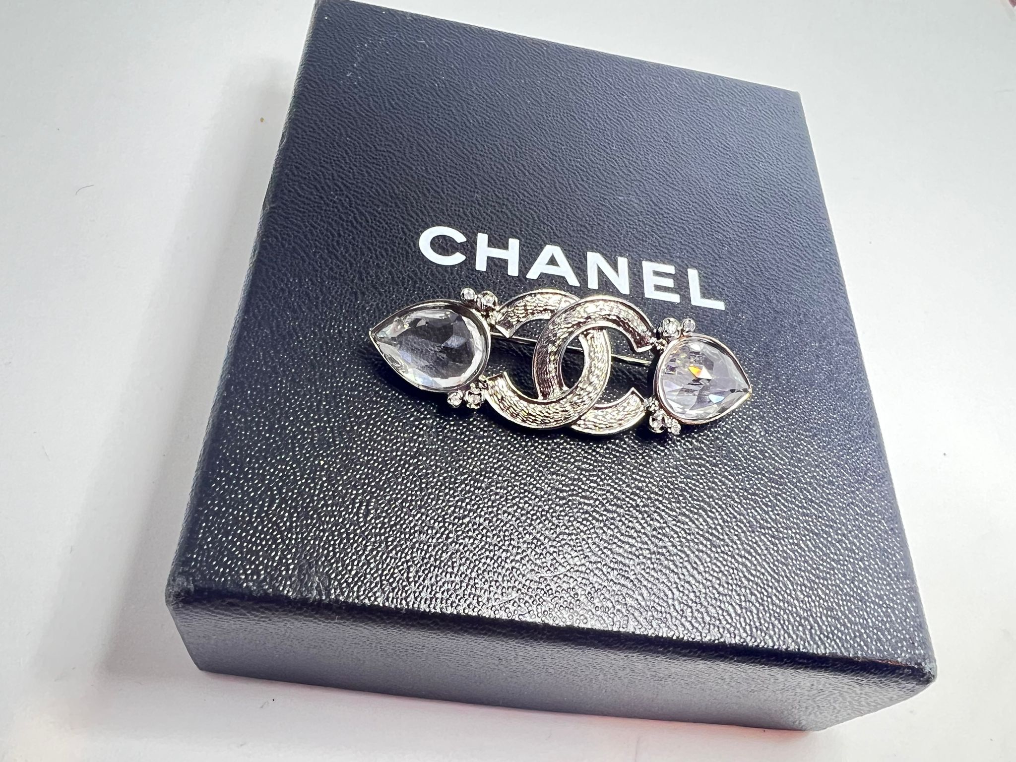 HelensChanel Chanel 15K 2015 Oblong Crystal CC Pin Brooch
