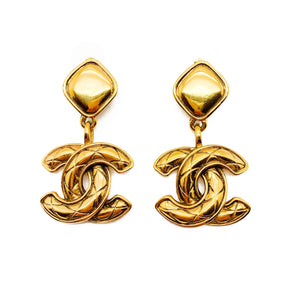 1980 Vintage Chanel double CC logo matelasse quilted gold plated clip on earrings