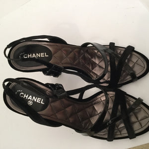 Brand New Chanel 04A 2004 Fall Black Velvet Patent Leather Sandal Heels pearl embellishment EU 38.5