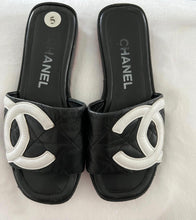 Load image into Gallery viewer, Chanel 05C 2005 Cruise Black and White Quilted Leather Cambon Slides US 5