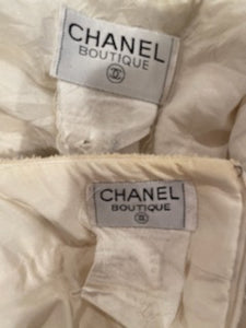 94P, 1994 Spring Rare Vintage Chanel Cream/Black Scubido Trim Boucle Skirt Jacket Set US 6