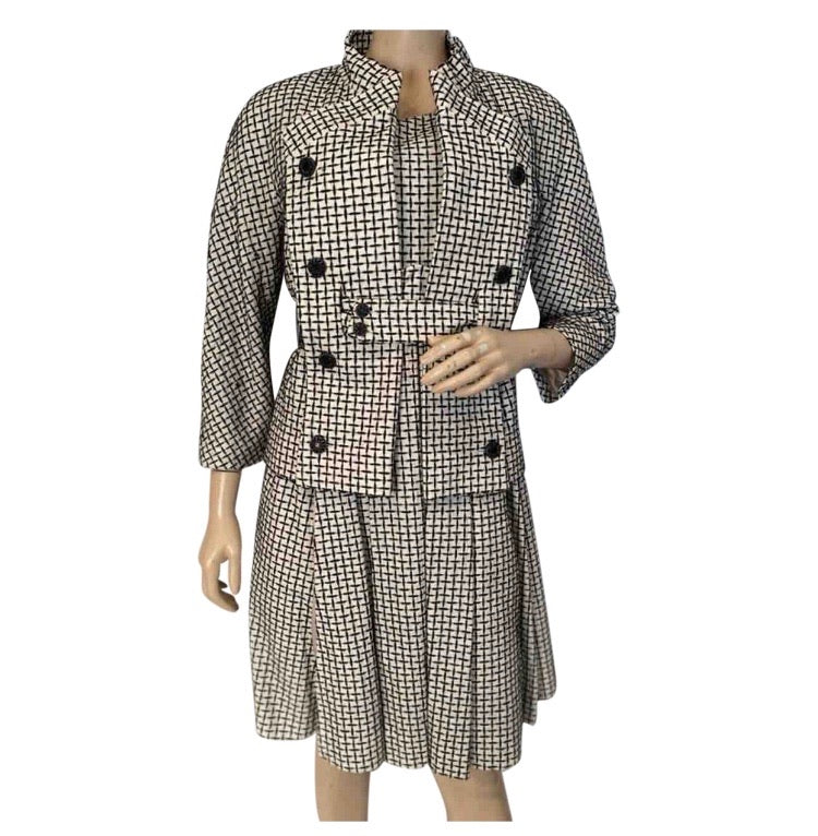 Coco Chanel - Elegant Tweed Boucle 2 Piece Suit