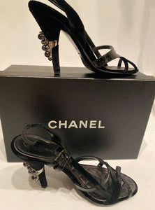 Brand New Chanel 04A 2004 Fall Black Velvet Patent Leather Sandal Heels pearl embellishment EU 38.5