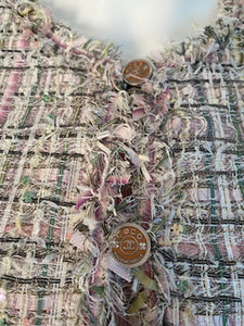 Vintage Chanel 05P, 2005 Spring Fantasy Tweed pink and green Skirt Suit Set with Jacket FR 42