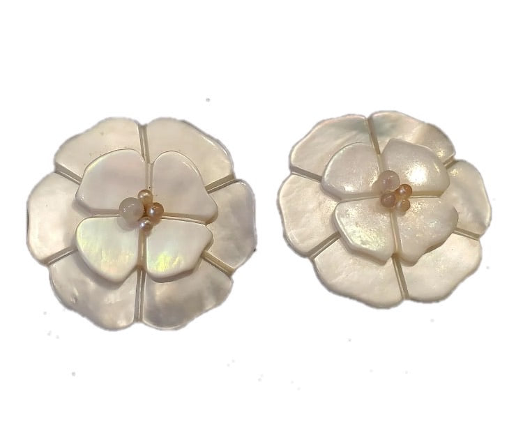 Rare Chanel Vintage 98P, 1998 Spring Pearl CC Logo Clip on Earrings