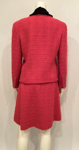 Chanel 09A, 2009 Fall Rose Color Skirt Suit with matching Camellia Pin FR 40/42 US 6