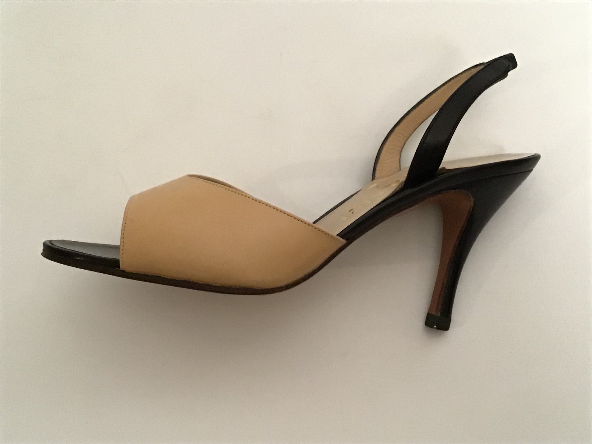 Chanel Beige/Black Leather CC Slingback Pumps Size 40 Chanel