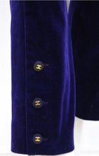 Load image into Gallery viewer, Rare 93P, 1993 Spring Vintage Chanel purple velvet jacket FR 36 US 2/4