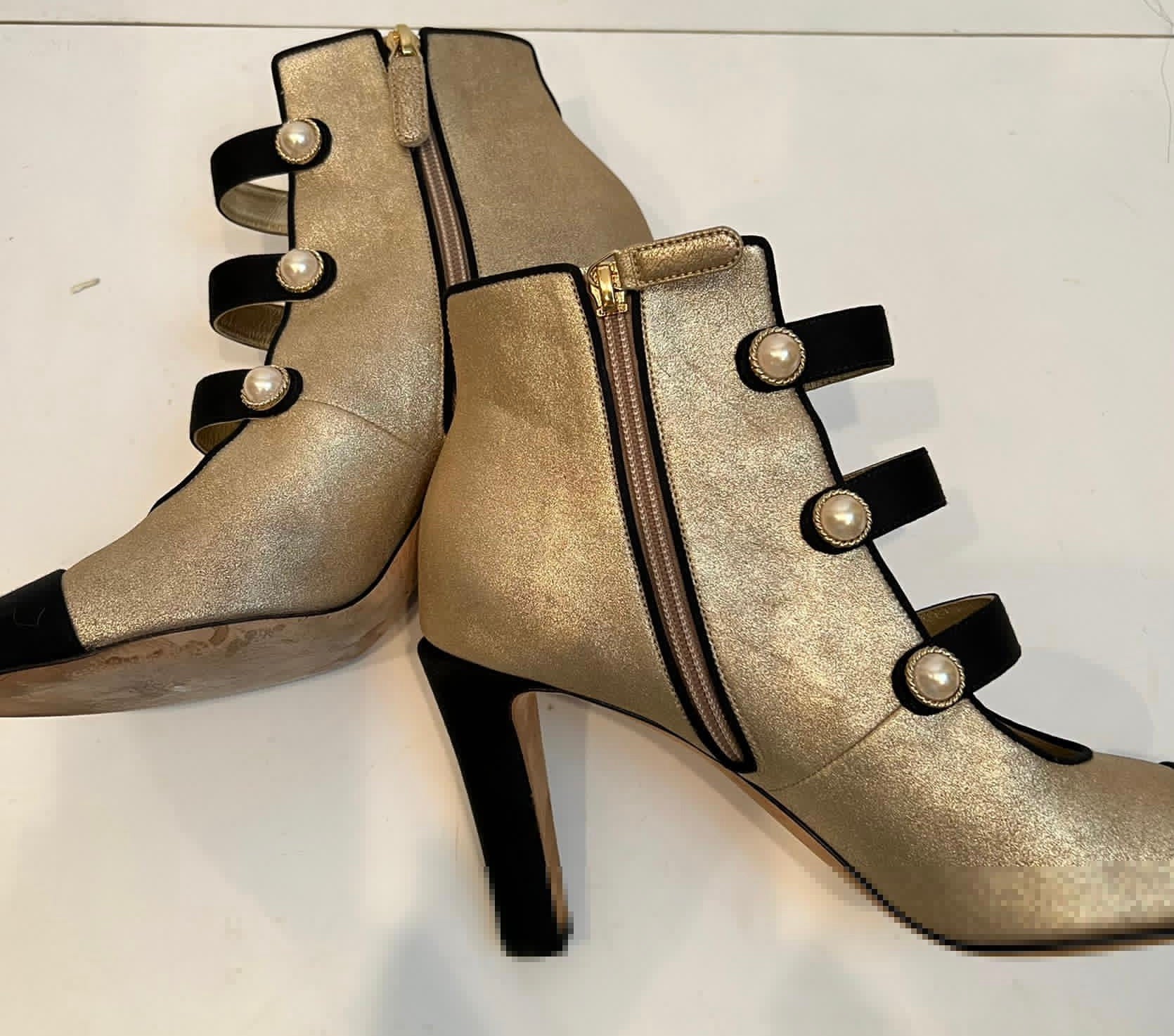 METALLIC STRAPPY HEELS in Gold | VENUS | Gold strappy heels, Metallic  strappy heels, Strap sandals heels