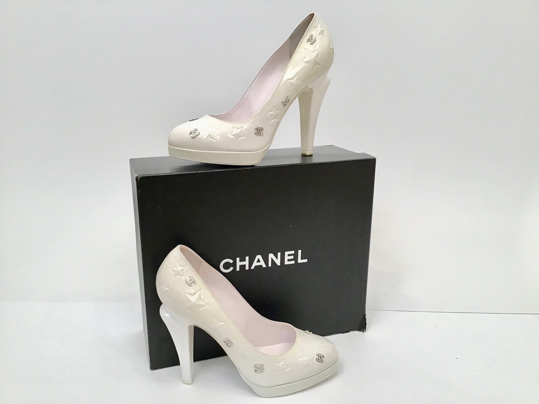 Chanel 2016 NIB Black Grosgrain and Faux Pearl D'Orsay Pumps Sz