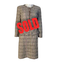 Load image into Gallery viewer, Vintage Chanel 05P, 2005 Spring Fantasy Tweed pink and green Skirt Suit Set with Jacket FR 42