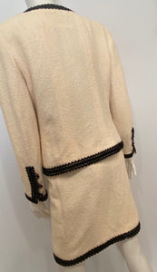 94P, 1994 Spring Rare Vintage Chanel Cream/Black Scubido Trim Boucle Skirt Jacket Set US 6