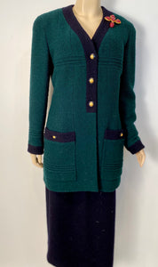 93A, 1993 Fall Rare Vintage Chanel Boucle green Navy Blue skirt suit set US 10
