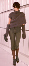 Load image into Gallery viewer, Chanel 00A 2000 Fall Capri Jeans Pants w Chanel Denim Belt FR 40 US 6