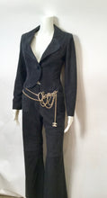 Load image into Gallery viewer, Vintage Chanel 02C 2002 Resort Cruise Lightweight suede navy blue Jacket Pants Suit Set FR 34 US 2/4