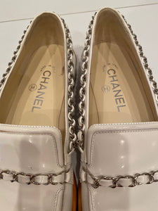 Chanel 10C 2010 Cruise Resort White patent leather chain loafers EU 38 US 7/7.5 Narrow