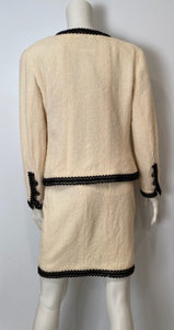 94P, 1994 Spring Rare Vintage Chanel Cream/Black Scubido Trim Boucle Skirt Jacket Set US 6