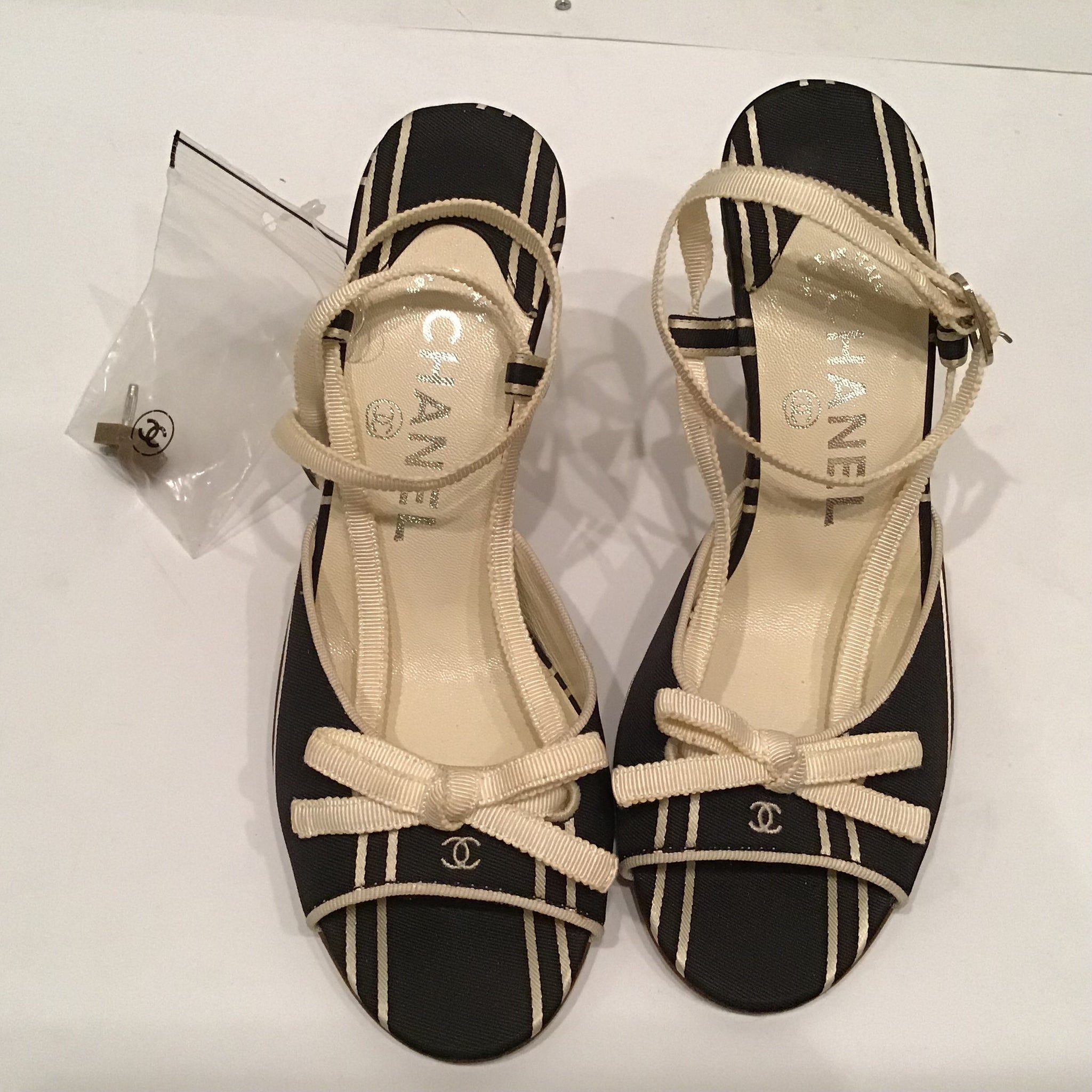 Chanel Vintage Canvas Wedge Heels Black Ecru Ivory Bow Strap Sandals EU 35 Sz 4/4.5