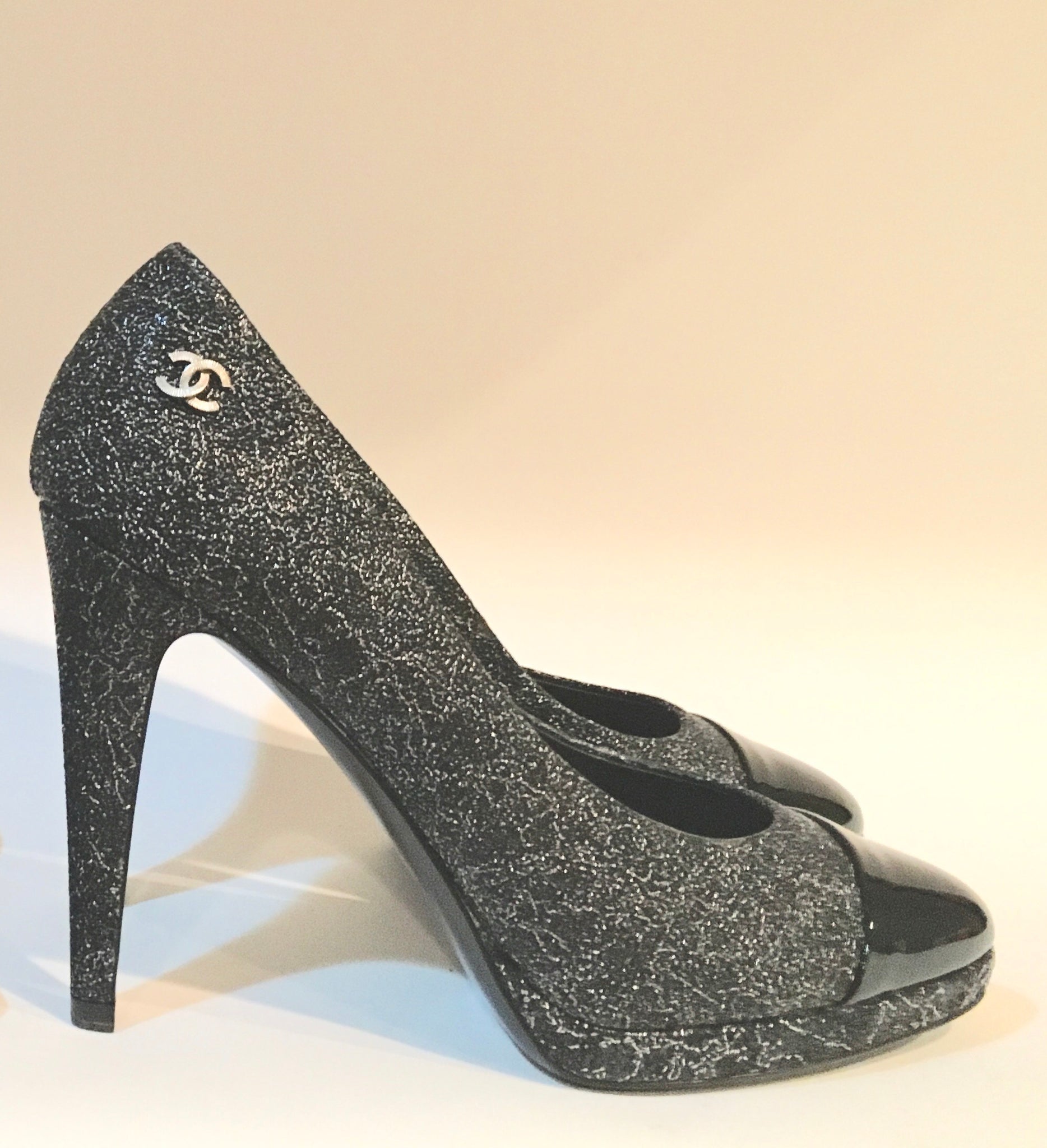 NIB New In Box Chanel Dark Silver Glitter patent platform Heel Pumps 2013,  13K ‘World Map’ Collection EU 38.5 US 7.5/8