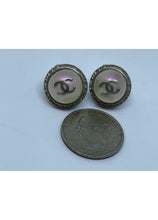 Load image into Gallery viewer, Rare Chanel Vintage 98P, 1998 Spring Pearl CC logo Clip On Earrings
