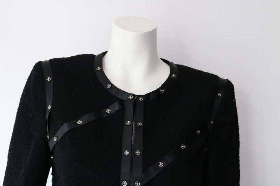 Chanel 2003 Fall 03A black Cropped Boucle Tweed Jacket FR 48 US 10/12 –  HelensChanel