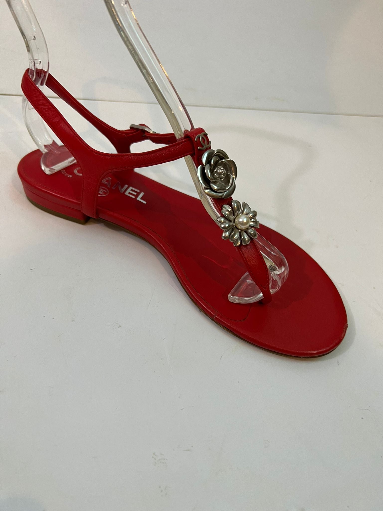 Chanel Red Leather Thong Camellia Flower Pearl Sandals EU 37.5c US 7 Wide