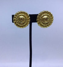 Load image into Gallery viewer, 1989 Chanel Vintage Clip on Round Gold Metal CC logo Earrings