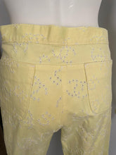 Load image into Gallery viewer, Chanel 00P, 2000 Spring Yellow CC logo Knee Length Shorts FR 40 US 4/6