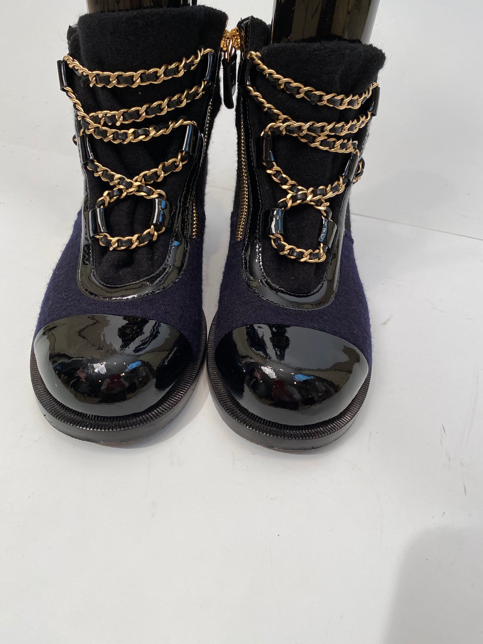 Chanel Black Leather Ankle Boots with Pearl Chain Detail - 41 / 40