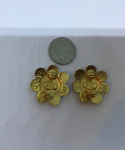 1989 Collection 28 Rare Vintage Chanel Flower Gold Metal CC Logo Clip On Earrings