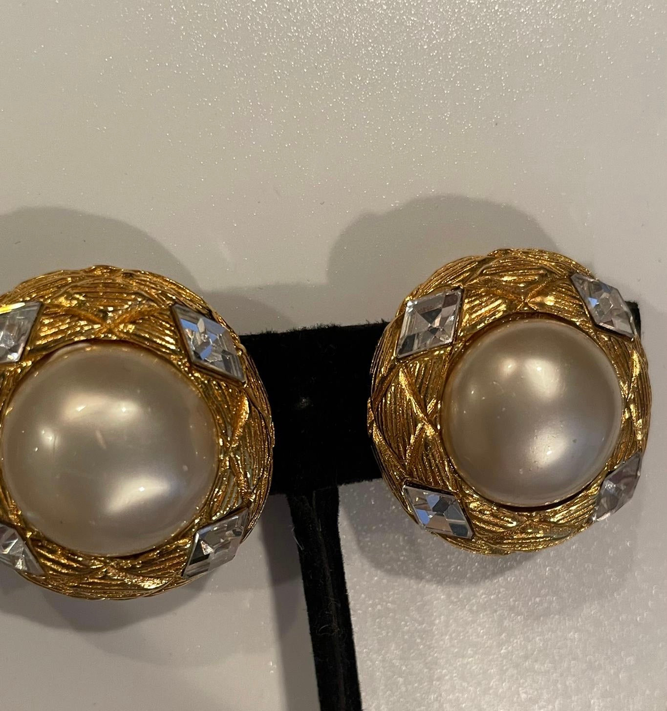 Chanel Vintage 97P Pearl CC Matte Gold Hoop Dangle Earrings – Boutique  Patina