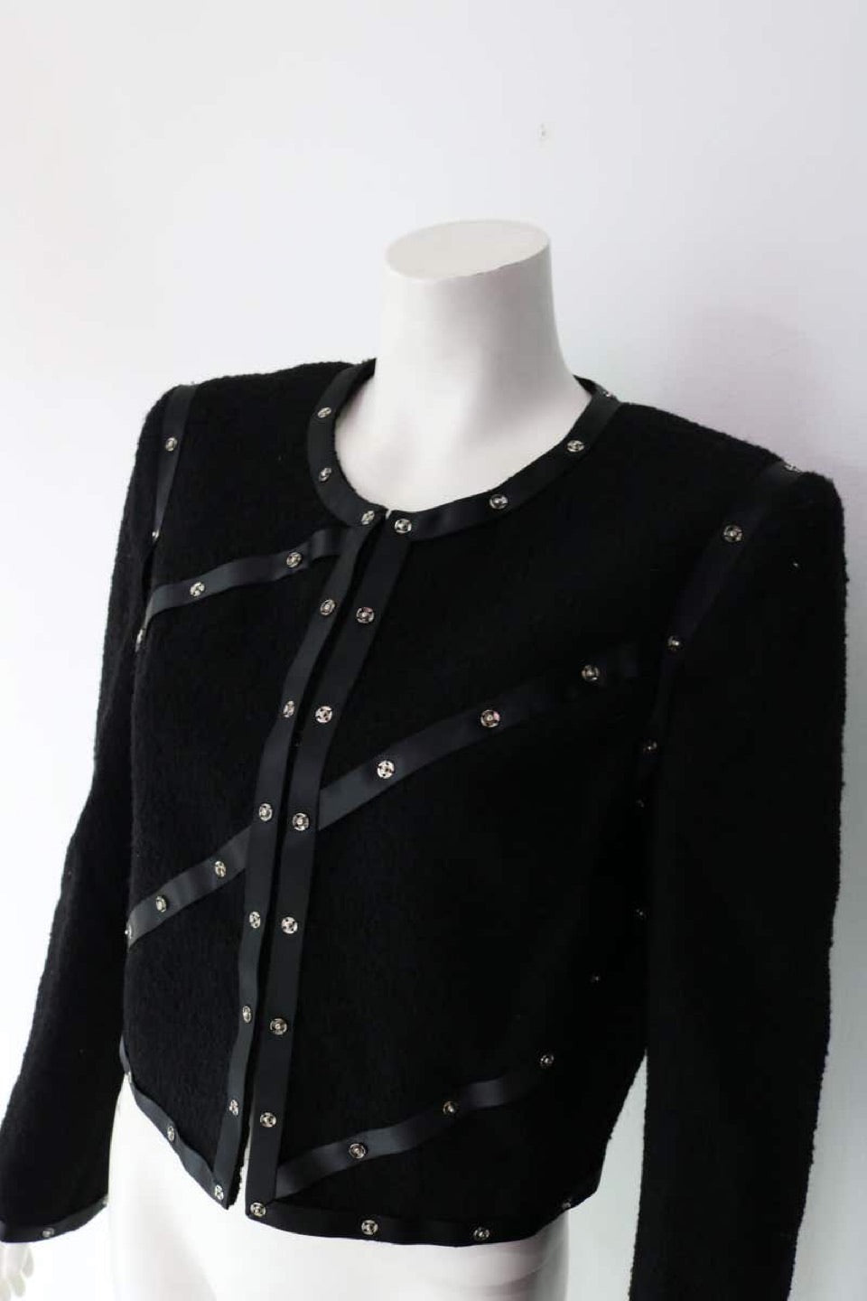 Chanel 2003 Fall 03A black Cropped Boucle Tweed Jacket FR 48 US 10/12 –  HelensChanel