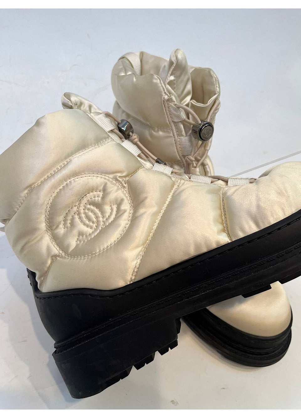 Chanel 2018 18A Winter White Nylon Down Shearling Lined Snow Winter Boots  EU 38